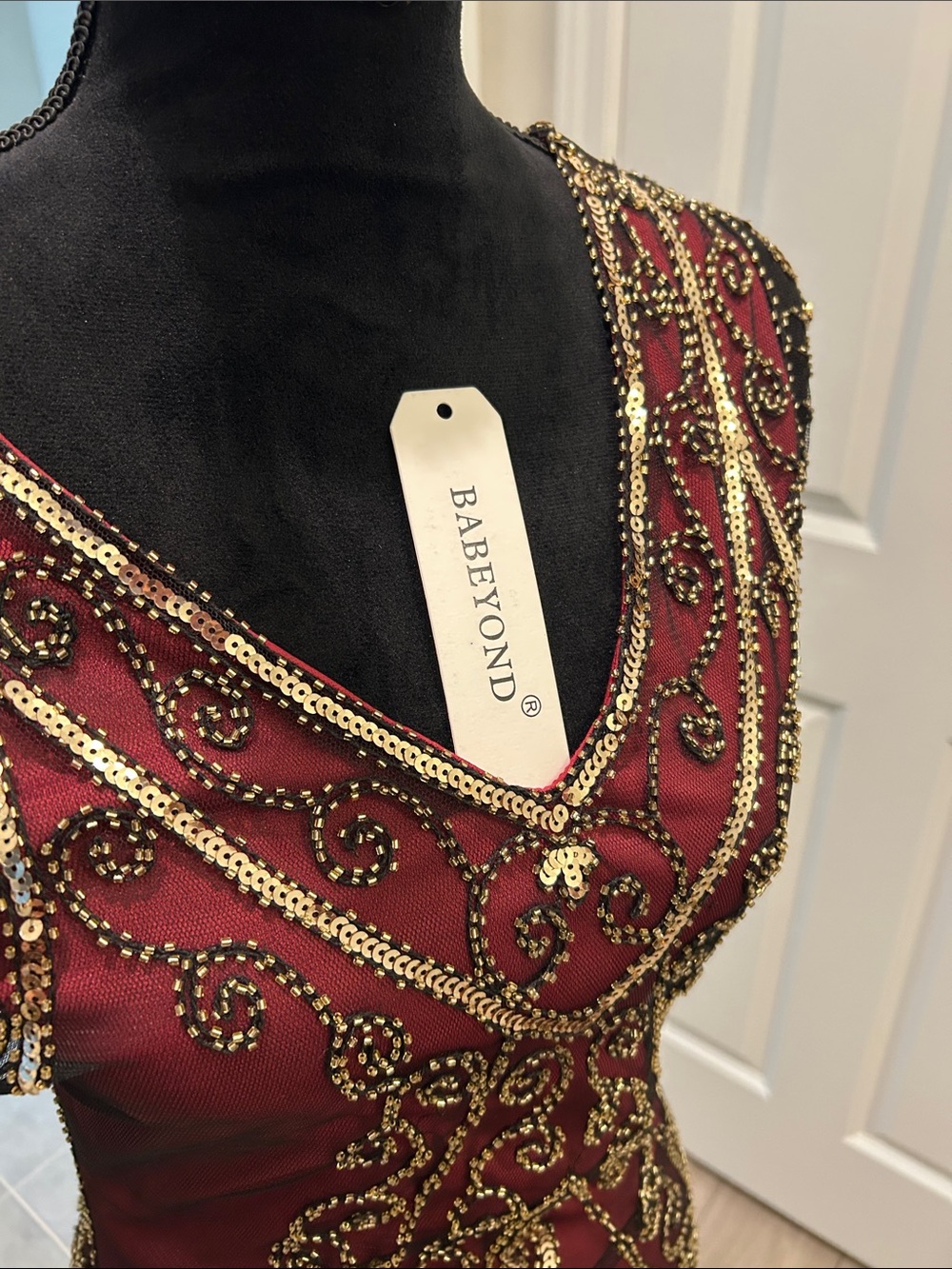 Babeyond Burgundy Flapper Dress with Gold Beading and Headband Feather XS - Picture 16 of 16